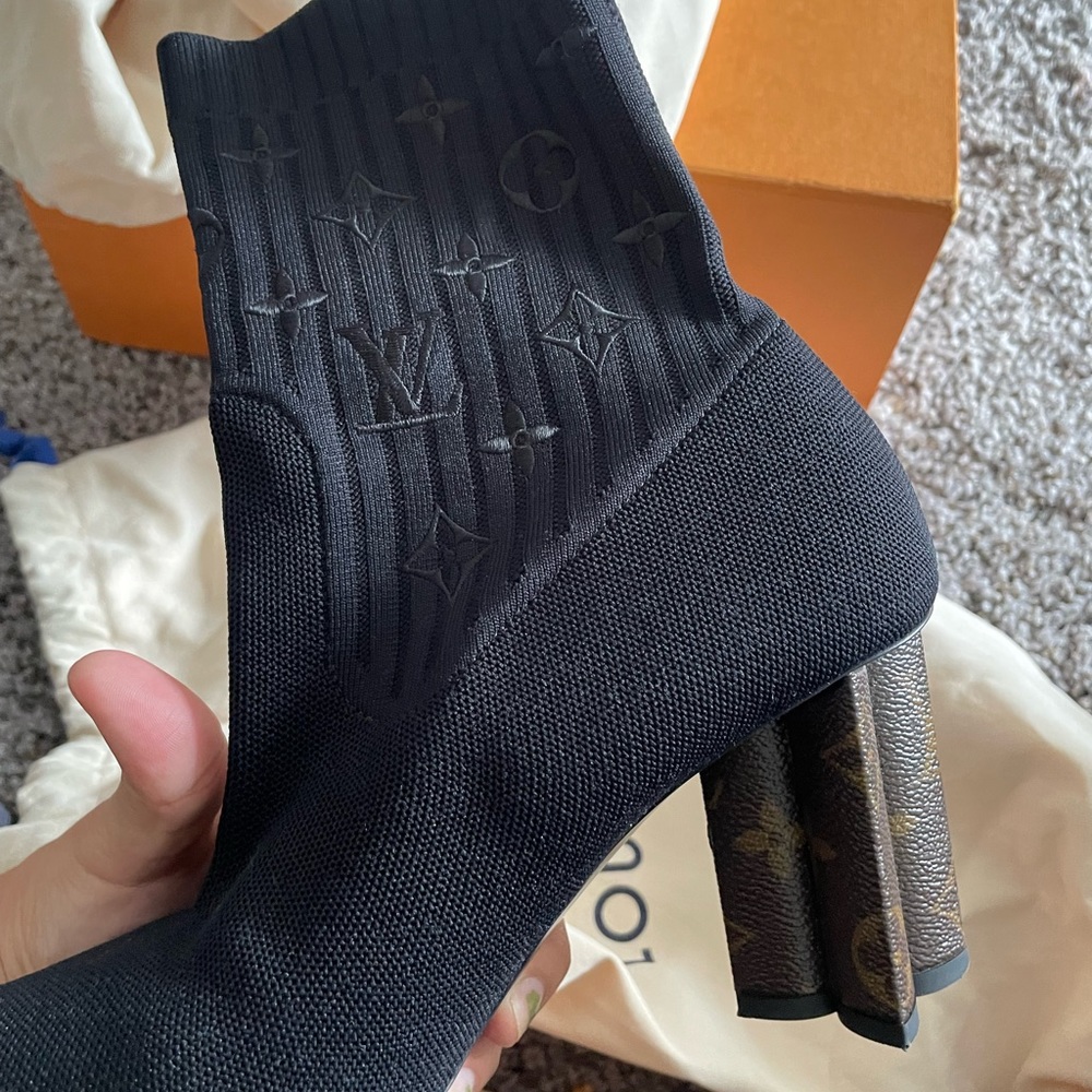 Lv Silhouette ankle boots